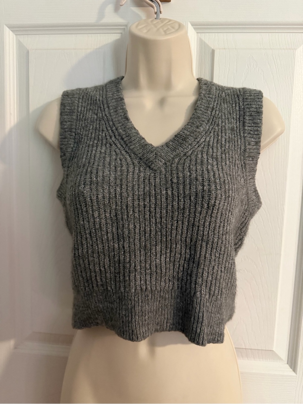 Madewell Grey Alpaca Blend Ribbed V-Neck Cropped Sweater Vest - Small